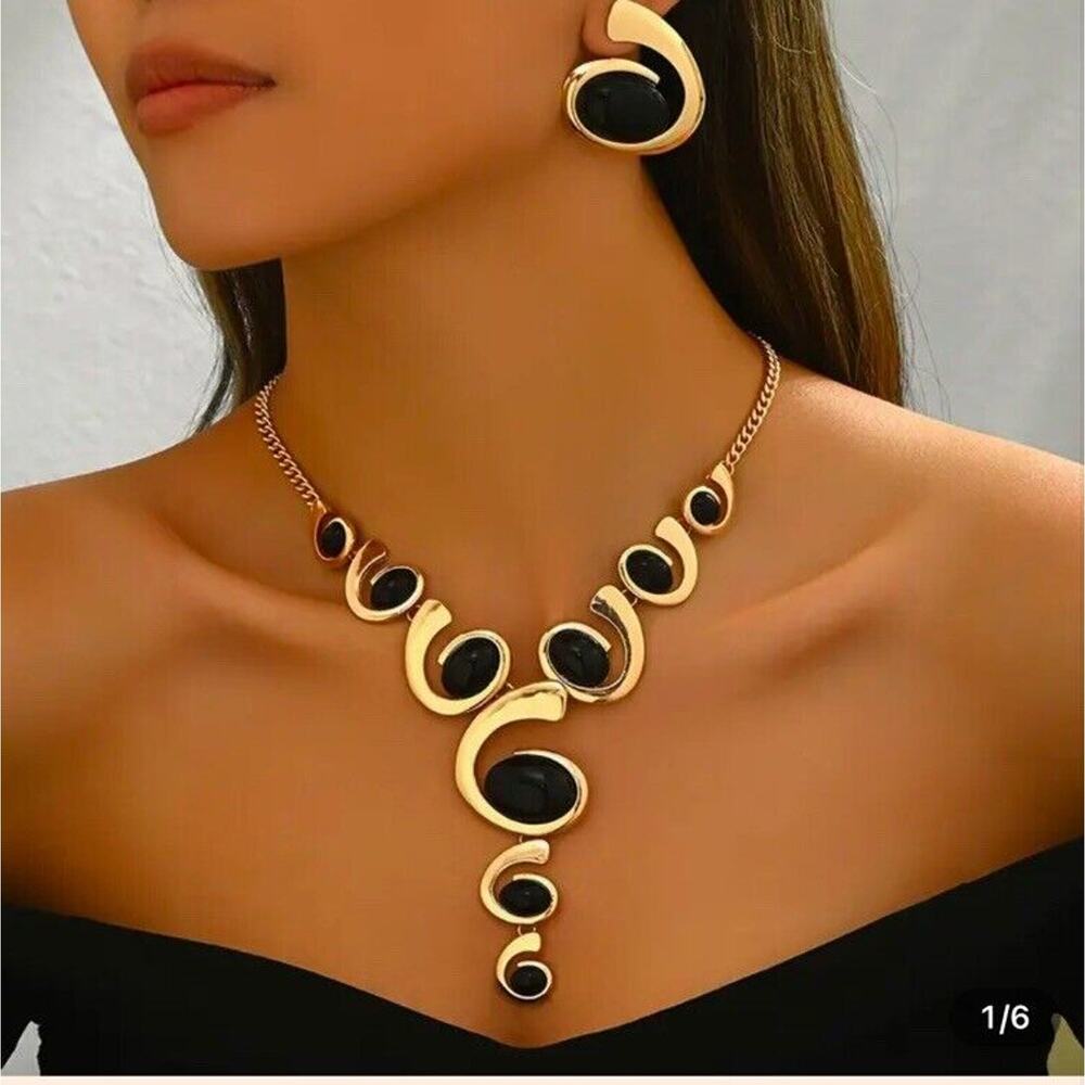 MARY KAY NEW ELEGANT SET ARRANGEMENT OF COCHLEA SPIRAL SHAPED Y-NECKLACE